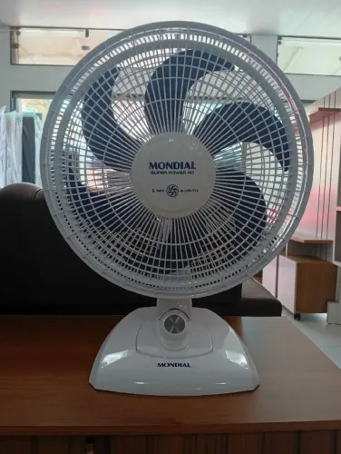 Ventilador de Mesa Mondial 40 cm Super Power nas cores Preto e Branco