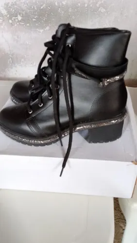 Vendo essa bota nova