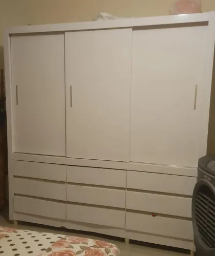 Vendo Guarda roupa com urgência
