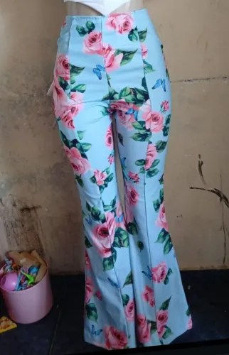 Calça flare seminova 30