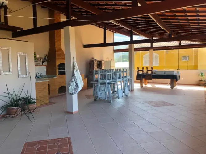 CASA TRÍPLEX NO PAIOL LAZER COMPLETO E LOCALIZAÇÃO PRIVILEGIADA