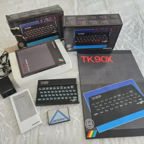 Completo e Clássico TK 90X 48K Microdigital c/ Manual, Cartaz, Fonte, Cabos, Caixa e Berço
