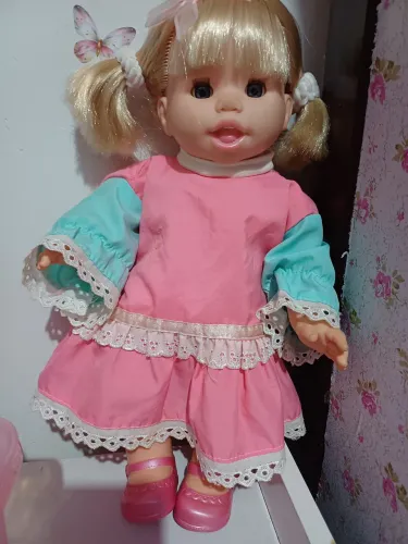 Boneca linda de 35 cms , precinho de desapego de minha coleção