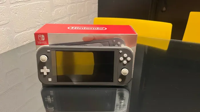 Nintendo Switch Lite + 4 jogos originais