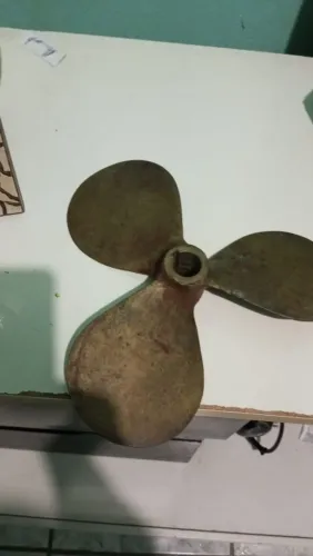 Hélice em bronze
