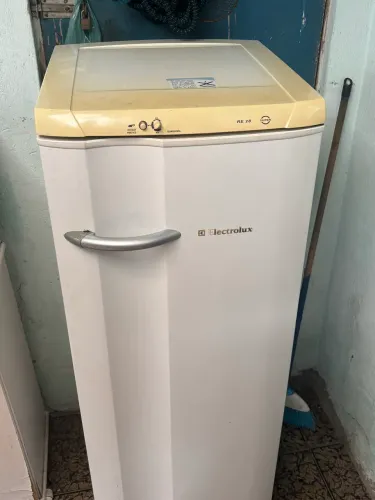 Geladeira Eletrolux funcionando bem.