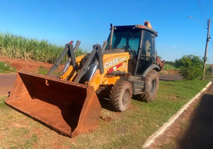 Retroescavadeira Case 580n 4x4 Cabinada 2018