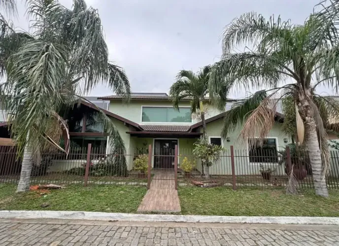EXCELENTE CASA EM CONDOMÍNIO FECHADO PARA LOCAÇÃO CENTRO