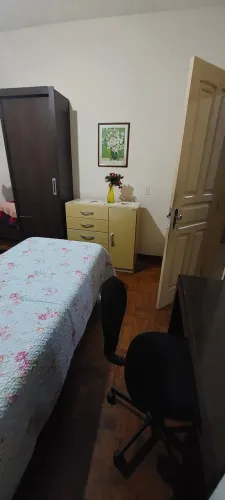 Alugo vaga em quarto feminino