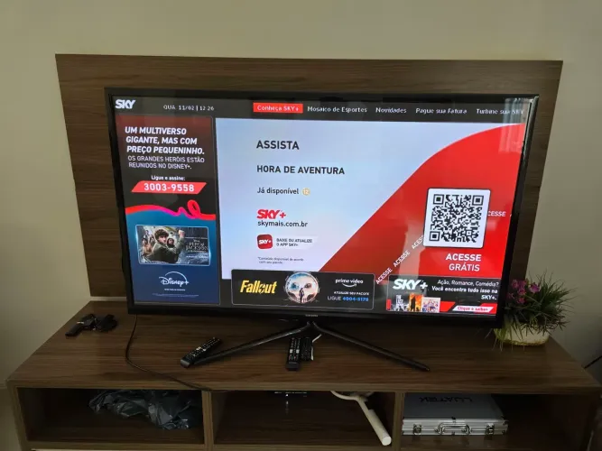 Tv Samsung 60" polegadas (bivolt), em perfeito estado + Tv box (Mi stick full HD)