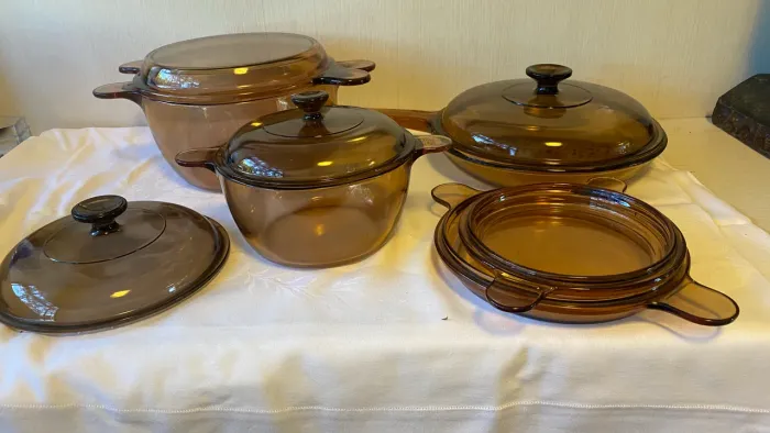 Conjunto panelas vidro VISION. 9 peças. Duas caçarolas (1,5 e 3,5 L) frigideira com tampas