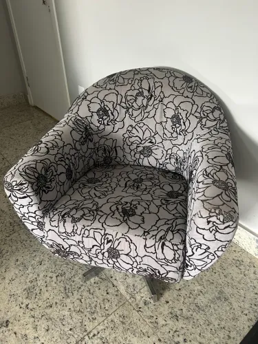 Poltronas giratórias estampadas