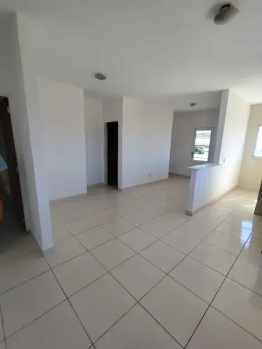 Apartamento de 2 Quartos com Suíte para Aluguel