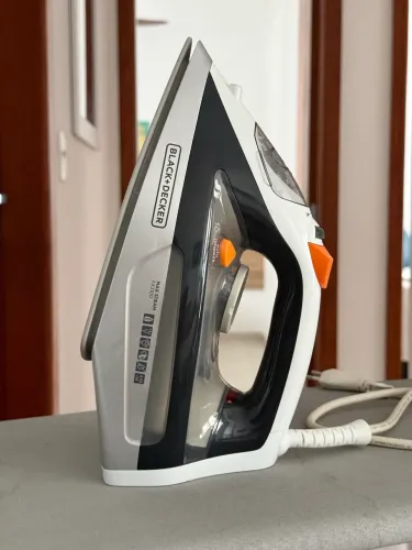 Kit Ferro de passar BLACK+DECKER (Cerâmica) + Tábua dobrável (BRINDE)