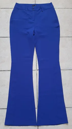 Linda Calça Azul estilo flare tecido com stretch tamanho 42 nova