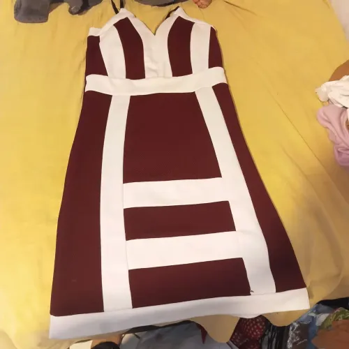 Vestido Curto Bandagem Vinho E Branco - Tamanho M/G