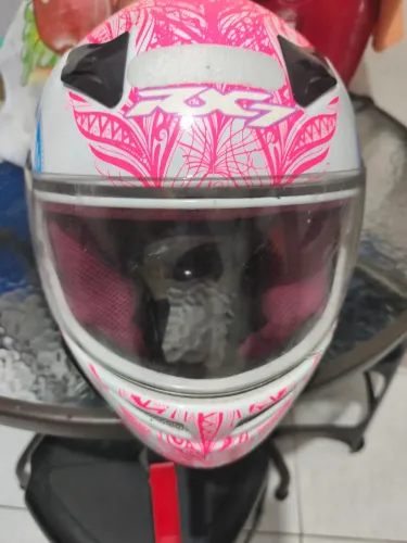 Vende-se capacete feminino