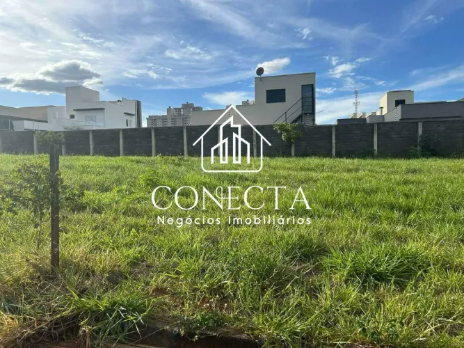 Lote à venda no bairro Laranjeiras, em Uberlândia, com área total de 280,34 m².