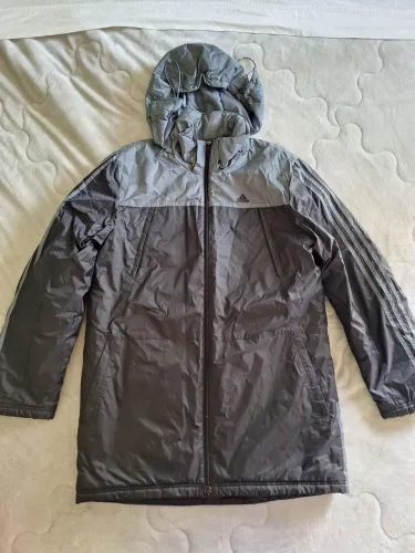 Jaqueta parka forrada Adidas muito quente