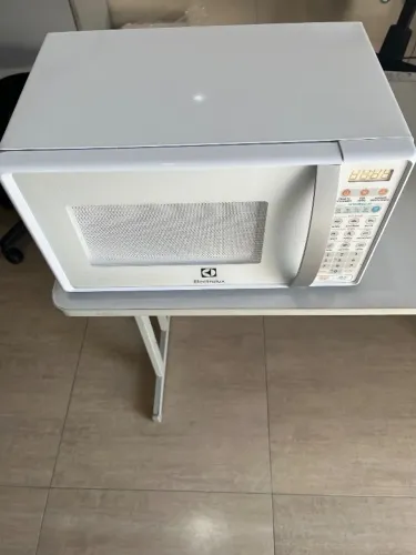 Micro-ondas Electrolux 20L - Usado em boas condições ? Valor: R$ 230,00 ? Local: Garopab