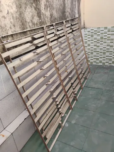 Vende-se 2 portões de ferro 2,15 x 1,26 cada