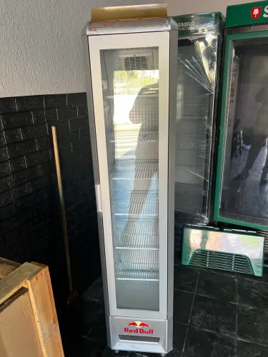 Vendo freezer red bull