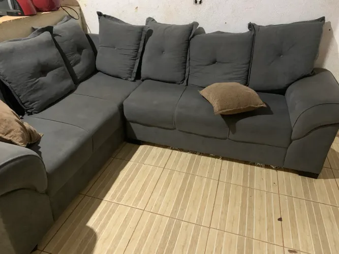 Sofá em L + puff grande