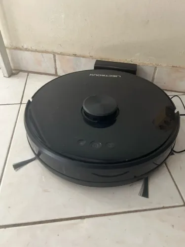Robô Aspirador Liectroux XR500 Preto 3 em 1 (varre, aspira e passa pano)