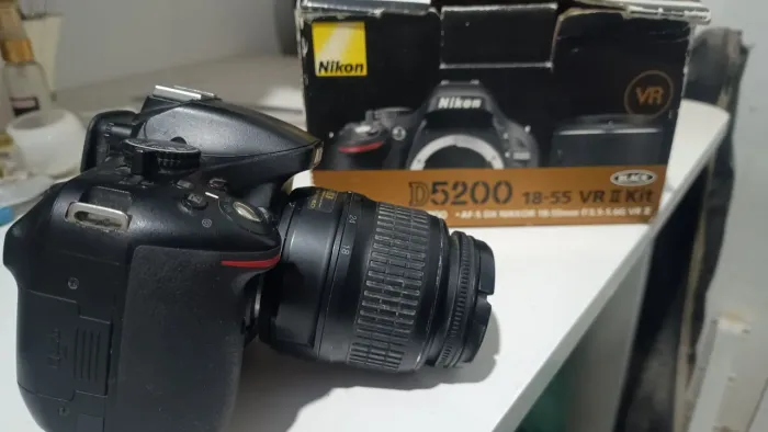 Vendo Câmera Fotográfica Nikon 5200.