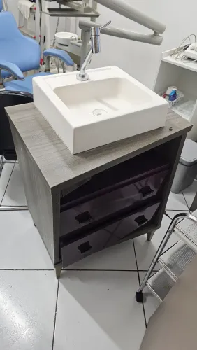 Balcão banheiro com pia e torneira
