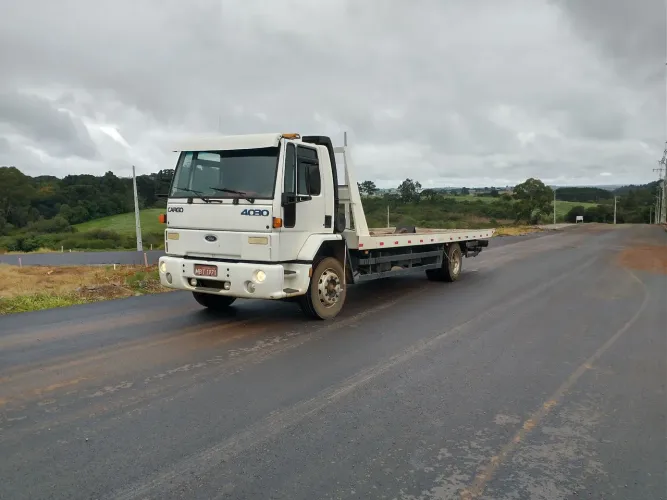 Cargo 4030 guincho plataforma 