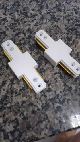 Conector de trilho eletrificado
