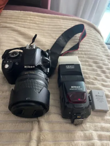 Câmera Nikon D3100 + Lente 18-105mm + Flash SB-800 