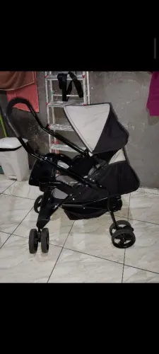 Carrinho de bebê reversível