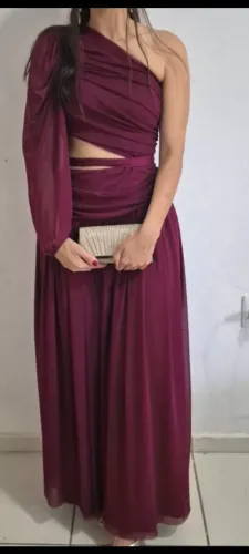 Vestido de festa marsala