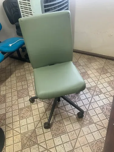 VENDO DOIS PARES DE CADEIRA PRA ESCRITÓRIO