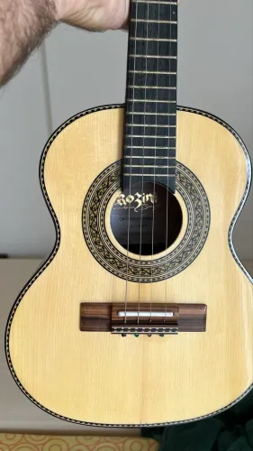 CAVAQUIHO ROZINI PRESENÇA BRASIL ESPLENDOR ELÉTRICO