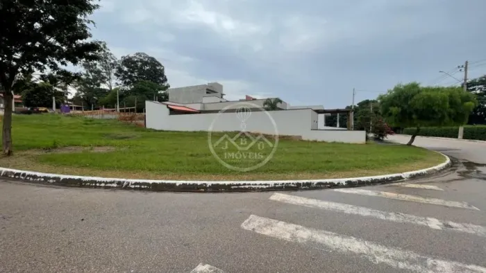 Terreno de Esquina à Venda no Condomínio Tropicália Garden em Boituva/SP 266m²