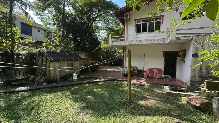 Casa à venda em Cabeçudas em recanto verde e cheio de pássaros