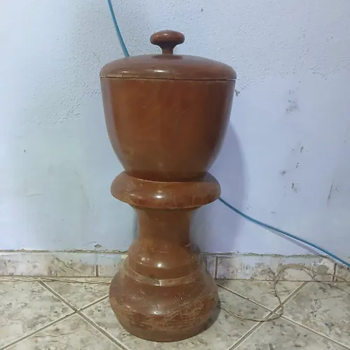Pilão, vaso , madeira 