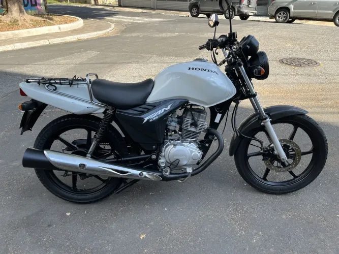 Honda CG 125 Cargo ES com rodas de liga e frente a disco 