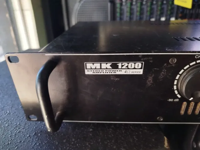 (AMPLIFICADOR DE POTÊNCIA MARK-ÁUDIO MODELO MK-1200 TURBO-VENTILADA)