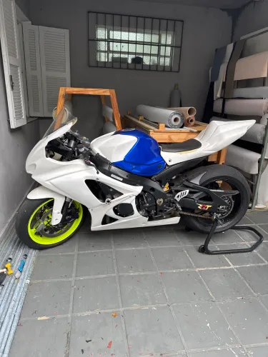 Srad 1000 montada para pista 