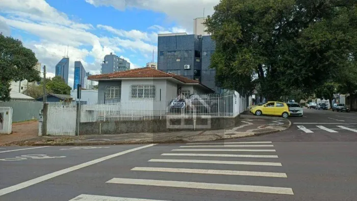 Casa para alugar, 169 m² por R$ 3.900/mês - Centro - Cascavel/PR