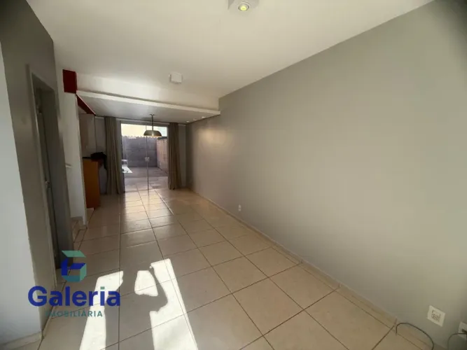 Casa de condomínio com 3 quartos para alugar, 103m² - Vila do Golf