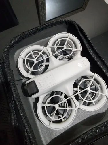Dromedário DJI Neo