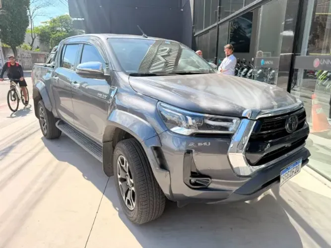 Toyota Hilux CD SRX Plus 4X4 2.8 TDI Die. Aut. 2024