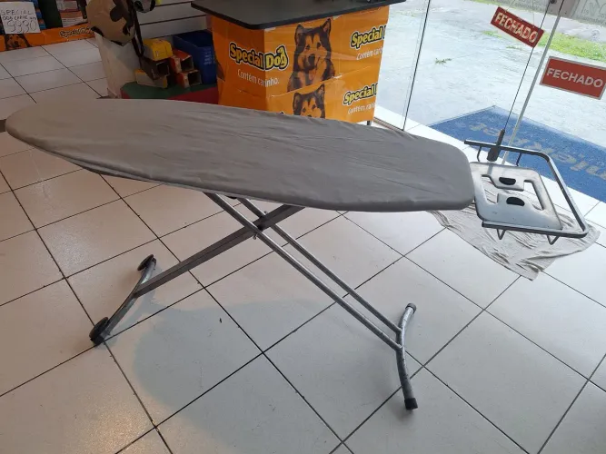Passadeira de roupa regulável