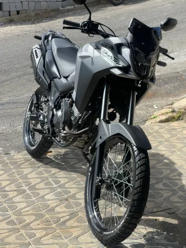 XRE 300 Sahara 2025