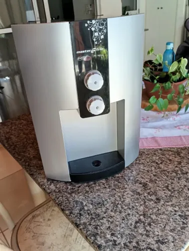 Purificador de àgua Masterfrio Gelando perfeitamente.